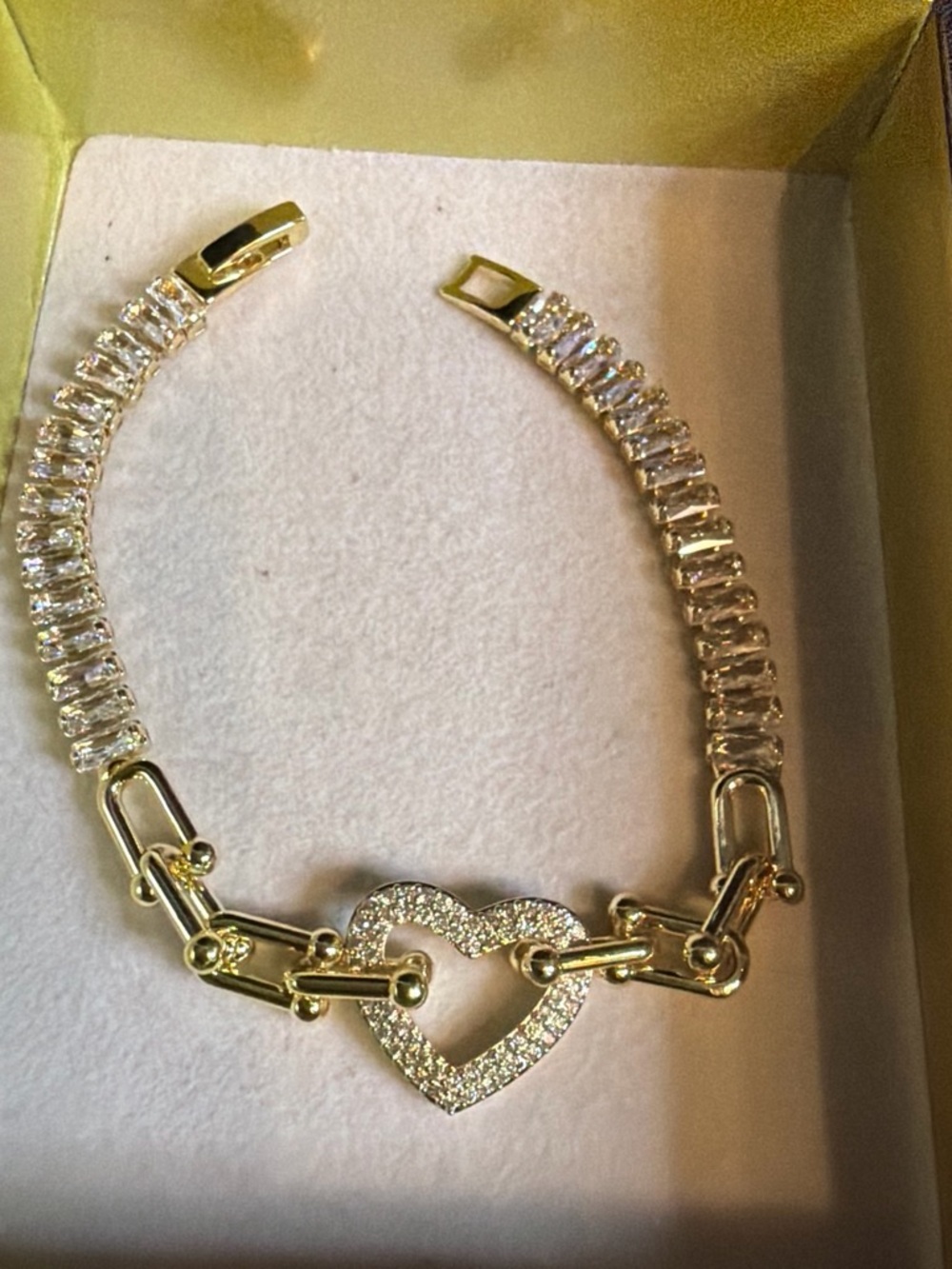 Gold Heart Link Bracelet with Sparkling Clear Stones - Women Jewelry